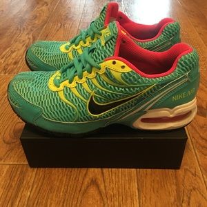 NIKE Torch 4 Women’s Running Shoes (used) Size 6